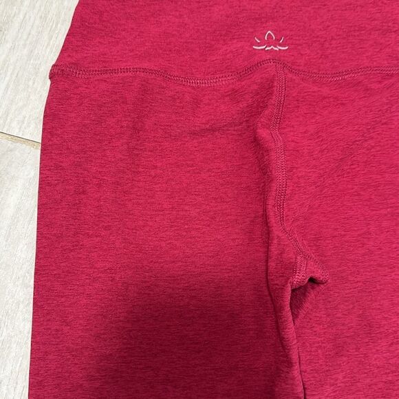 Beyond yoga new XS legging pink/red - Picture 3 of 4